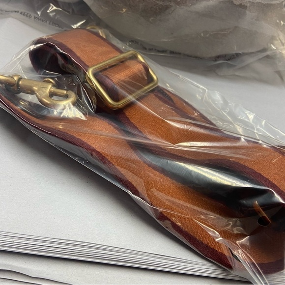 Coach Field Tote With Horse And Carriage Print - Picture 13 of 16